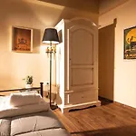 Sweet Light And Romance On First Floor 아파트 페루자