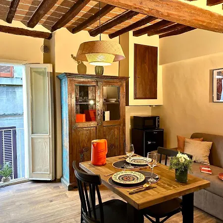 Sweet Light And Romance On First Floor *