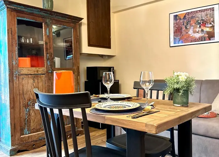 Sweet Light And Romance On First Floor Perúgia