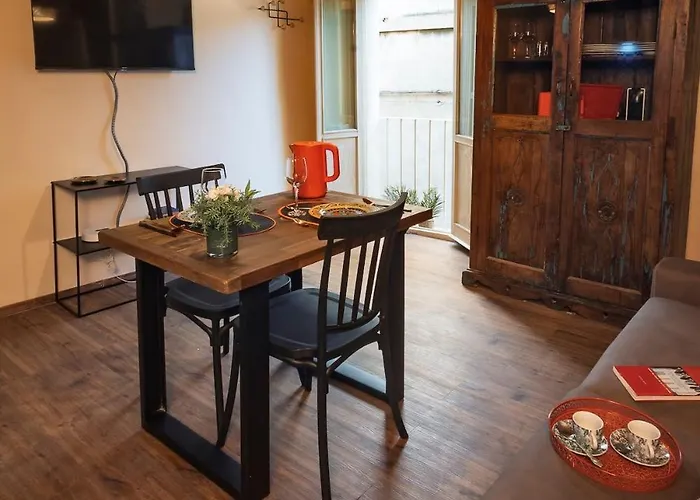 Sweet Light And Romance On First Floor Perúgia