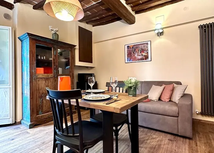 Sweet Light And Romance On First Floor * Perúgia